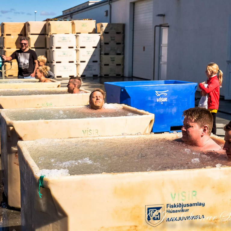 Ísbað 0°C í blíðskaparveðri