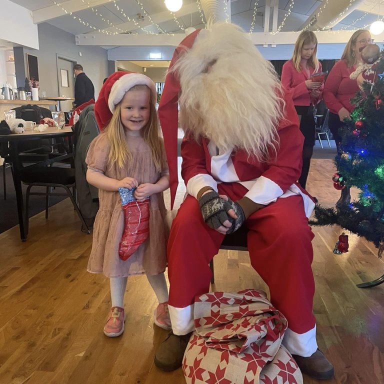 Jólasveinninn mættur með glaðning handa börnunum